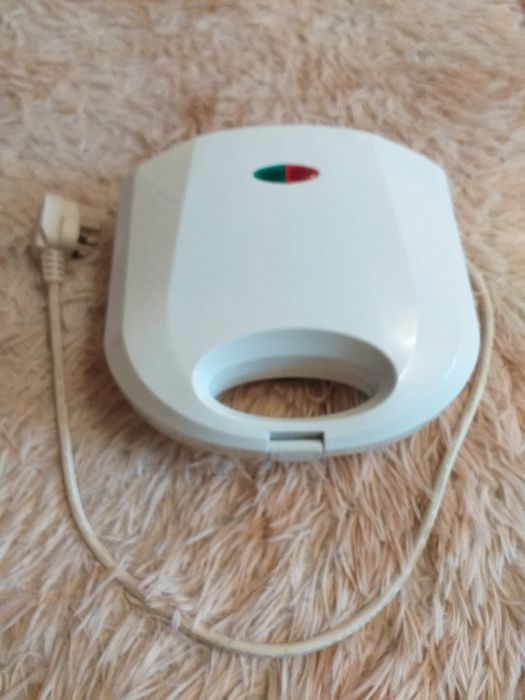 Сендвичница -бутербродница