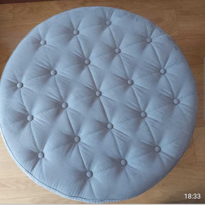 Puf novo- beje em capitoné 90 euros