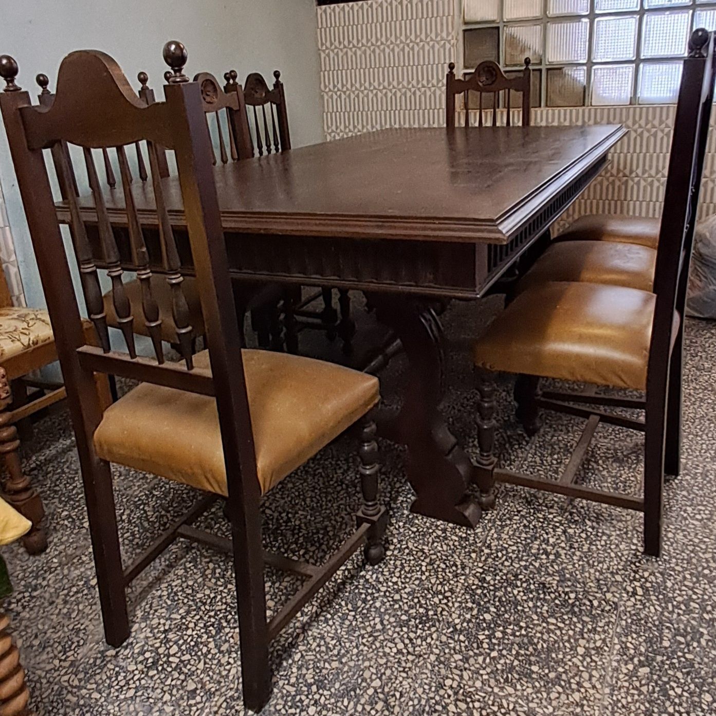 Mesa + 8 cadeiras madeira maciça