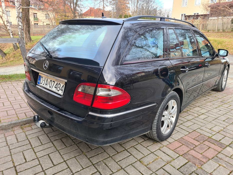 Sprzedam mercedes E w dobrym stanie mechanicznym
