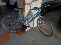 Bicicleta como nova. Pouco uso.