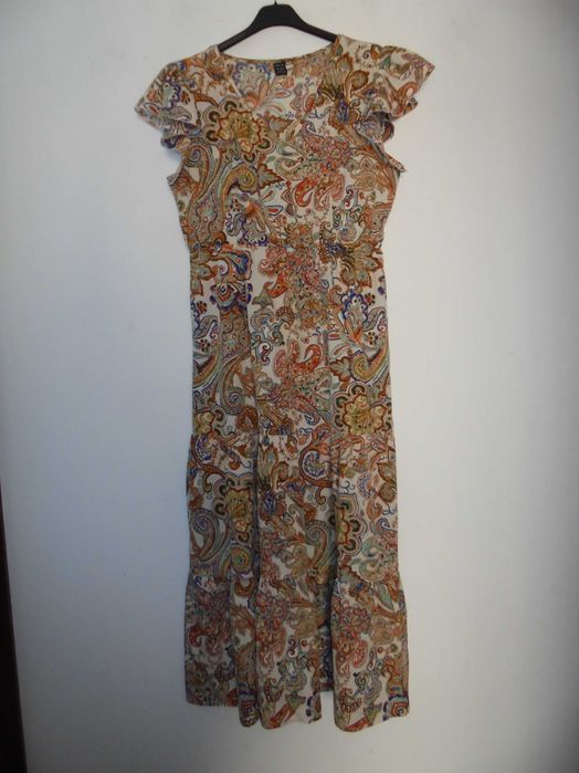 vestido de senhora muito colorido