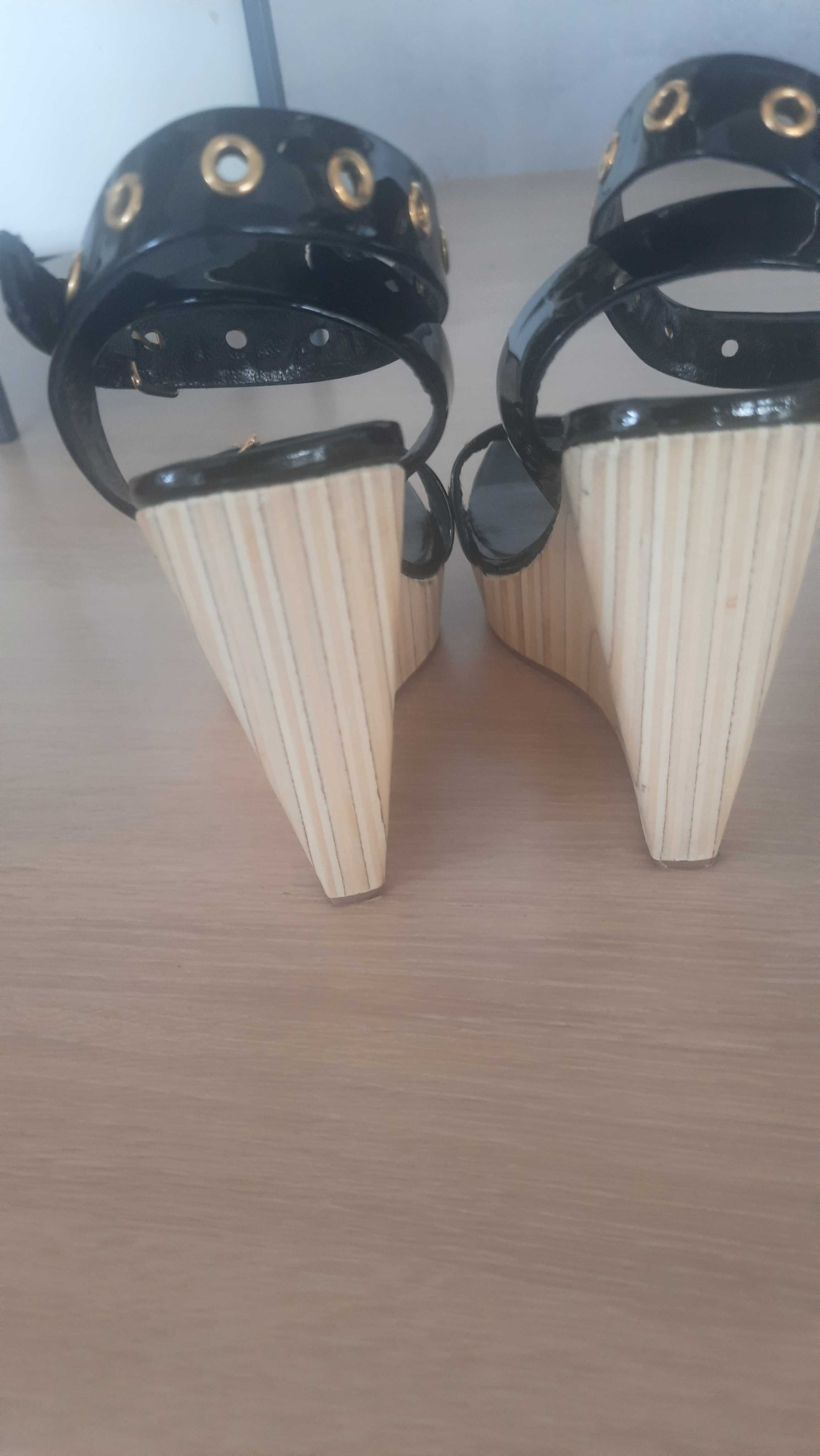 Buty sandały czarne koturn Miu Miu 37,5