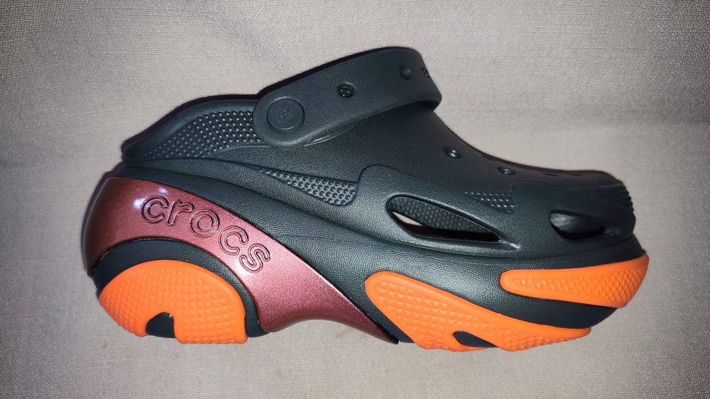 Crocs unisex Bubble Crush Reflector Clogs Kelp