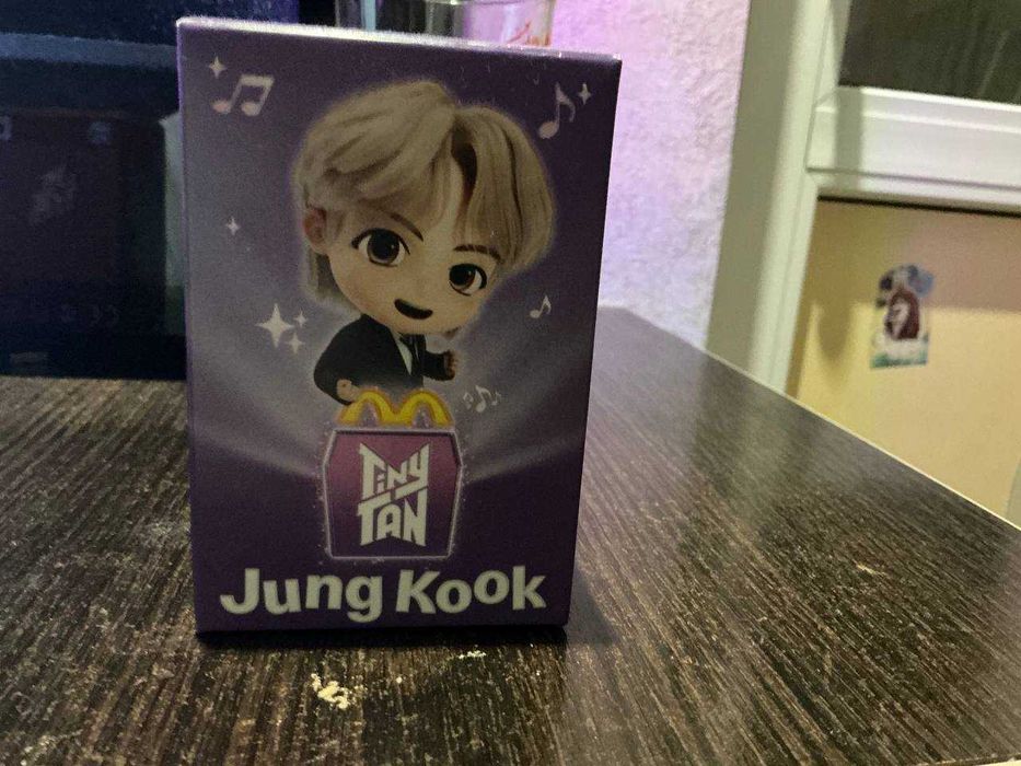 Бтс фігурка, в колаборації з макдональдс