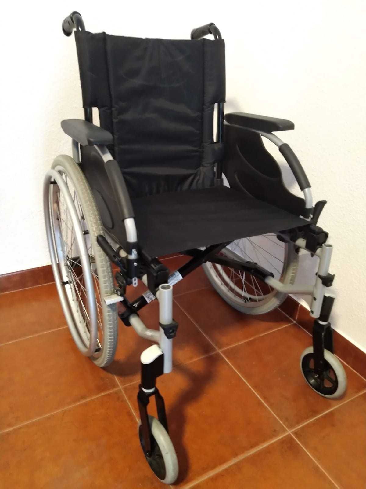 Cadeira de Rodas Manual Invacare Action2 NG