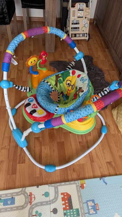 skoczek interaktywny dla dzieci baby einstein neighborhood friends