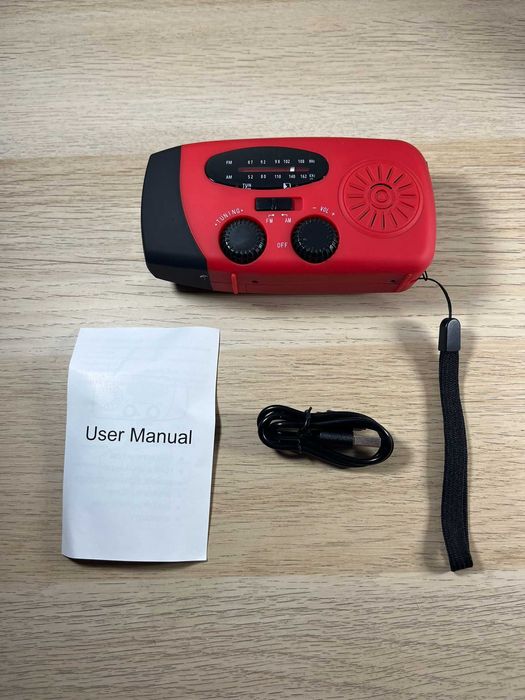 Rádio portátil com painel solar e com dínamo