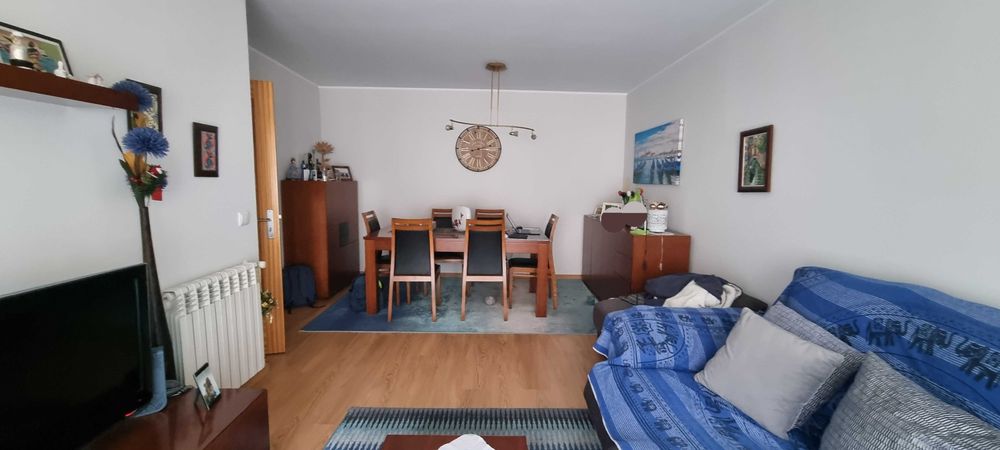 Alugo T2 com suite e aquecimento central no centro de Valongo.