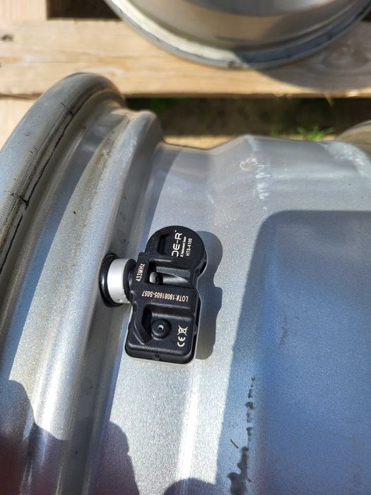 [1076] Felgi aluminiowe KIA 16 cali 5x114,3 et28 czujniki GRATIS!