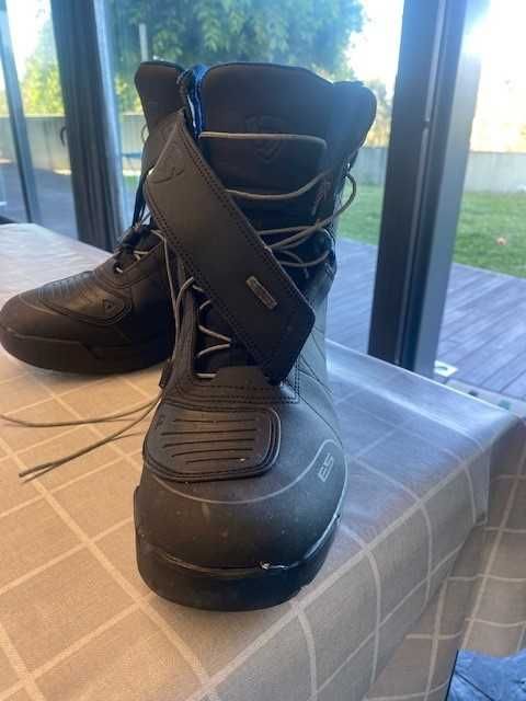 Vendo Botas de Mota Revit Scout H2O