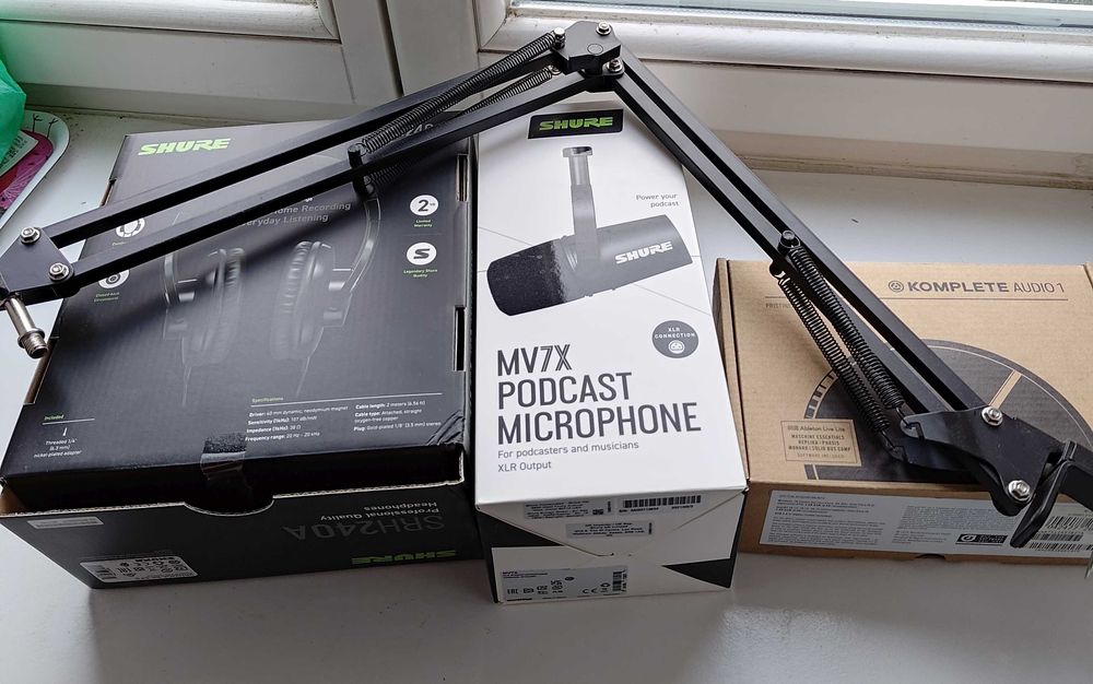 Shure MV7X Podcast Bundle z Native Instruments Komplete Interface