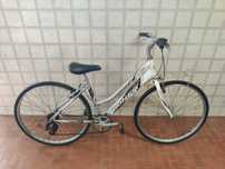 Bicicleta pasteleira em bom estado
