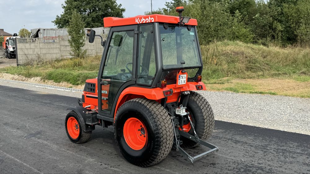 KUBOTA ST 30 / 4x4 / kabina / 3x wałek WOM / tuz / zarejestrowany