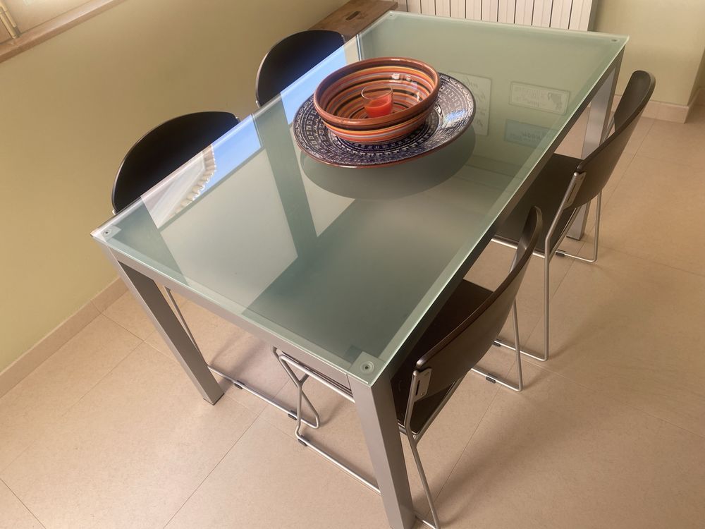 Mesa de cozinha com 4 cadeiras