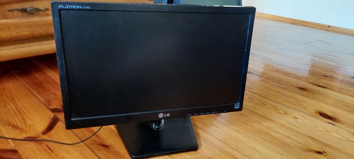LG Flatron e1942