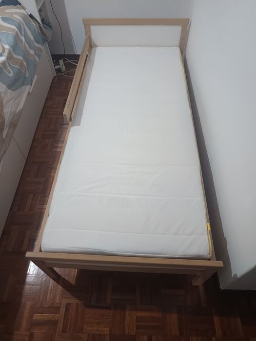 Cama de criança com colchão