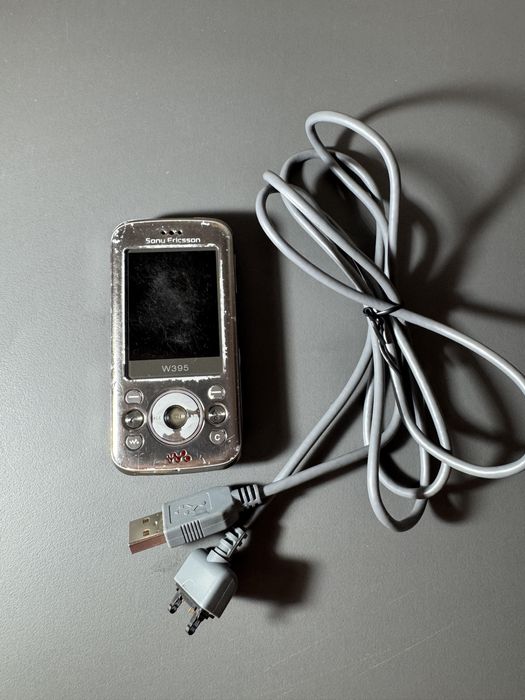 Телефон Sony Ericsson W395