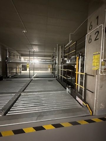 Miejsce postojowe, platforma w garażu podziemnym,