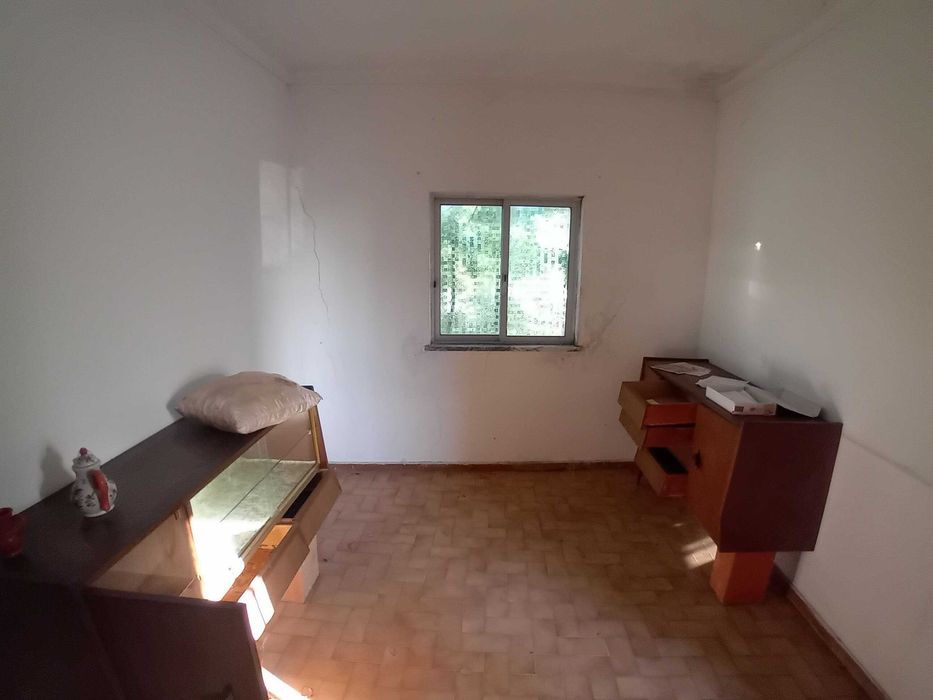 2 moradias mais 900m2 de terreno em São Martinho do Bispo