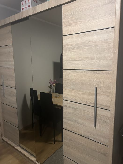 Sprzwdam szafe stol oraz krzesla.