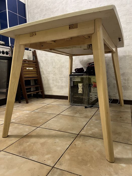 Stół kuchenny, rozkładany.