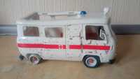 Karetka ambulans Masza i niedźwiedź dł.20 cm