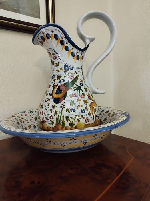 Conjunto decorativo típico pintado à mão