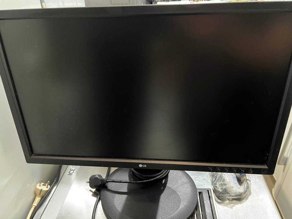 Широкоформатный монитор LG 22MB35PU-B с матрицей 24, з Німеччини
