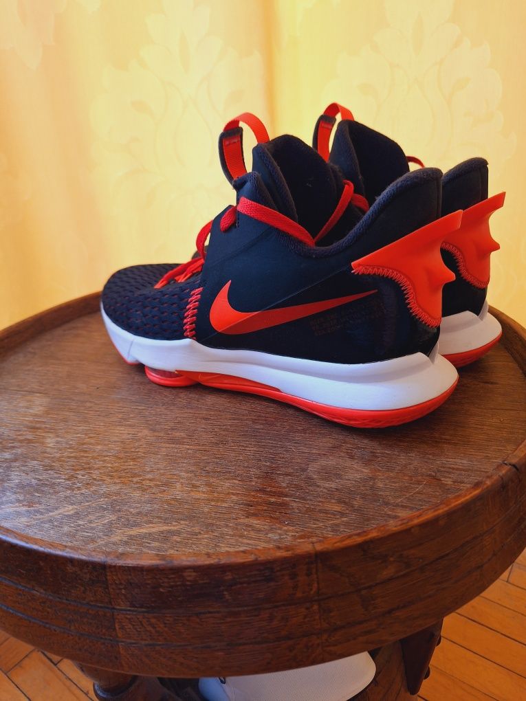 Buty Nike Lebron Witness 5 Bred z nowej kolekcji Stan idealny! Okazja!