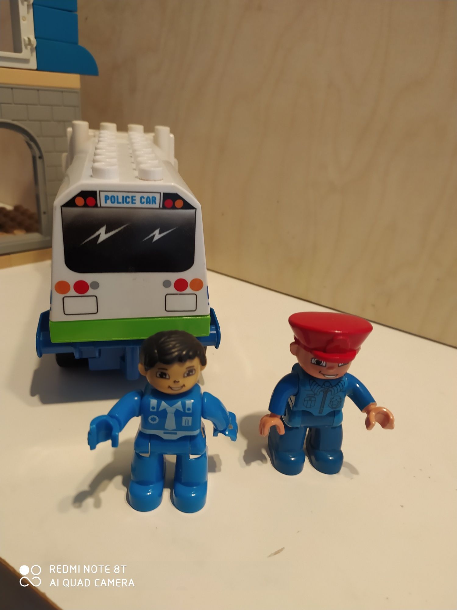 Komisariat policji klocki ala lego duplo i pojazd duplo