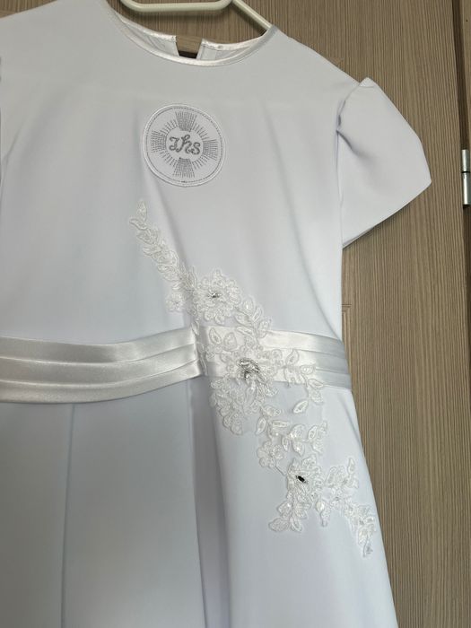 Dziewczęca alba komunijna z akcesoriami