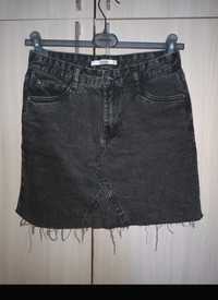 Czarna mini spódnica jeansowa