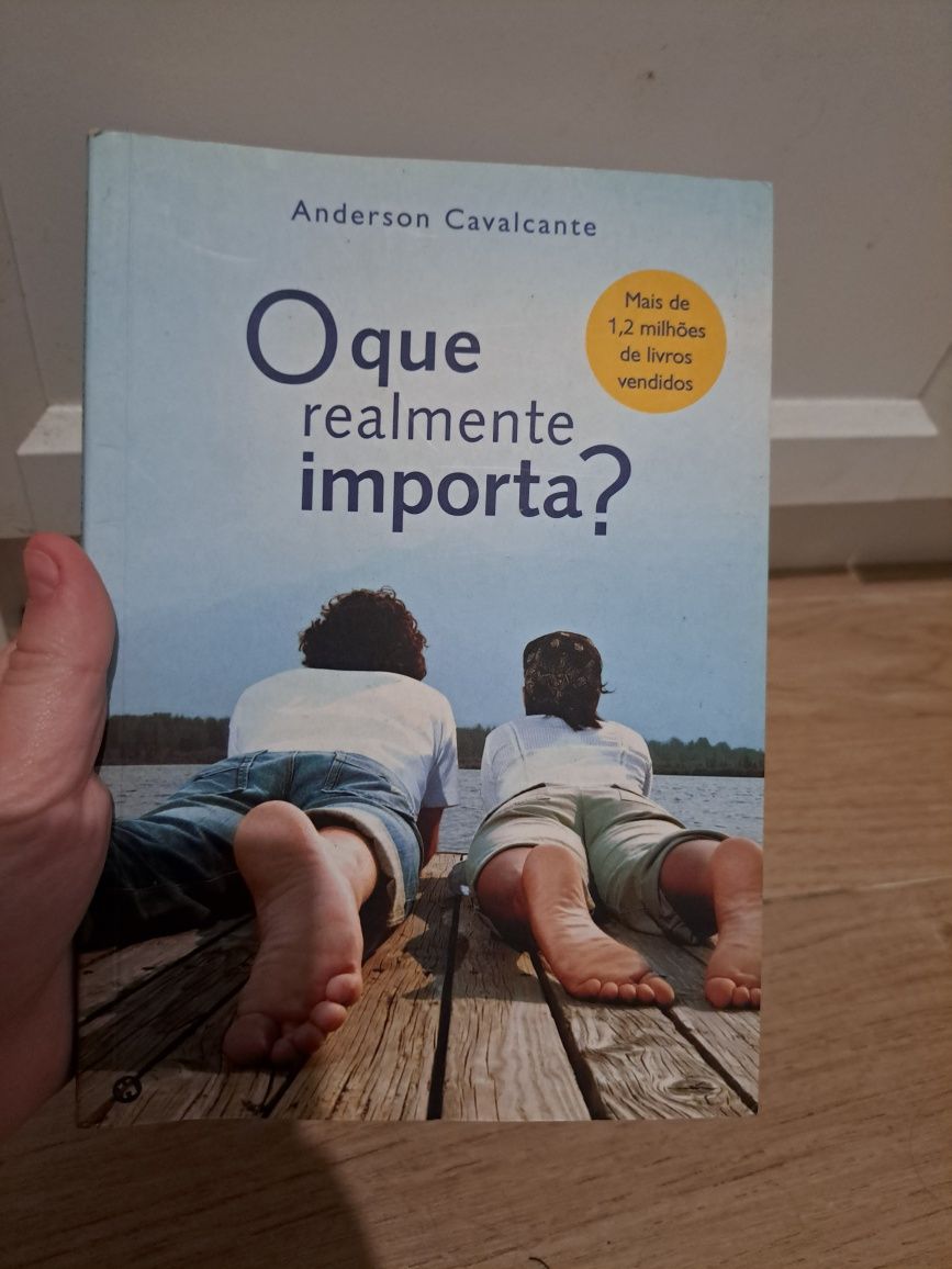 Livros em segunda mão vários géneros)