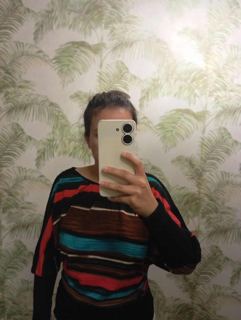 Blusa com riscas coloridas