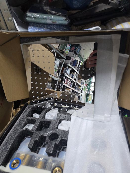 Душова система скритого монтажу та змішувач для кухні