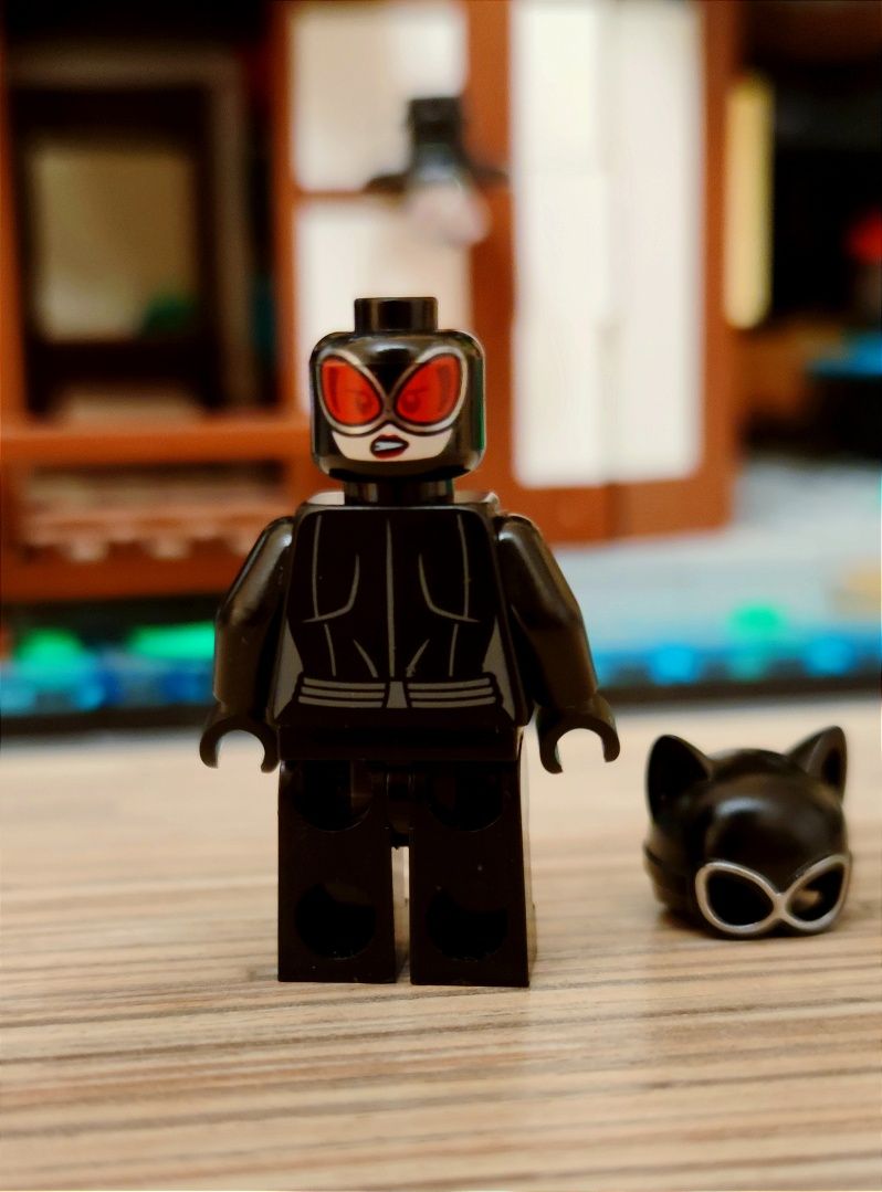 Lego Batman Dc Super Heroes минифигурка Женщина кошка 76122