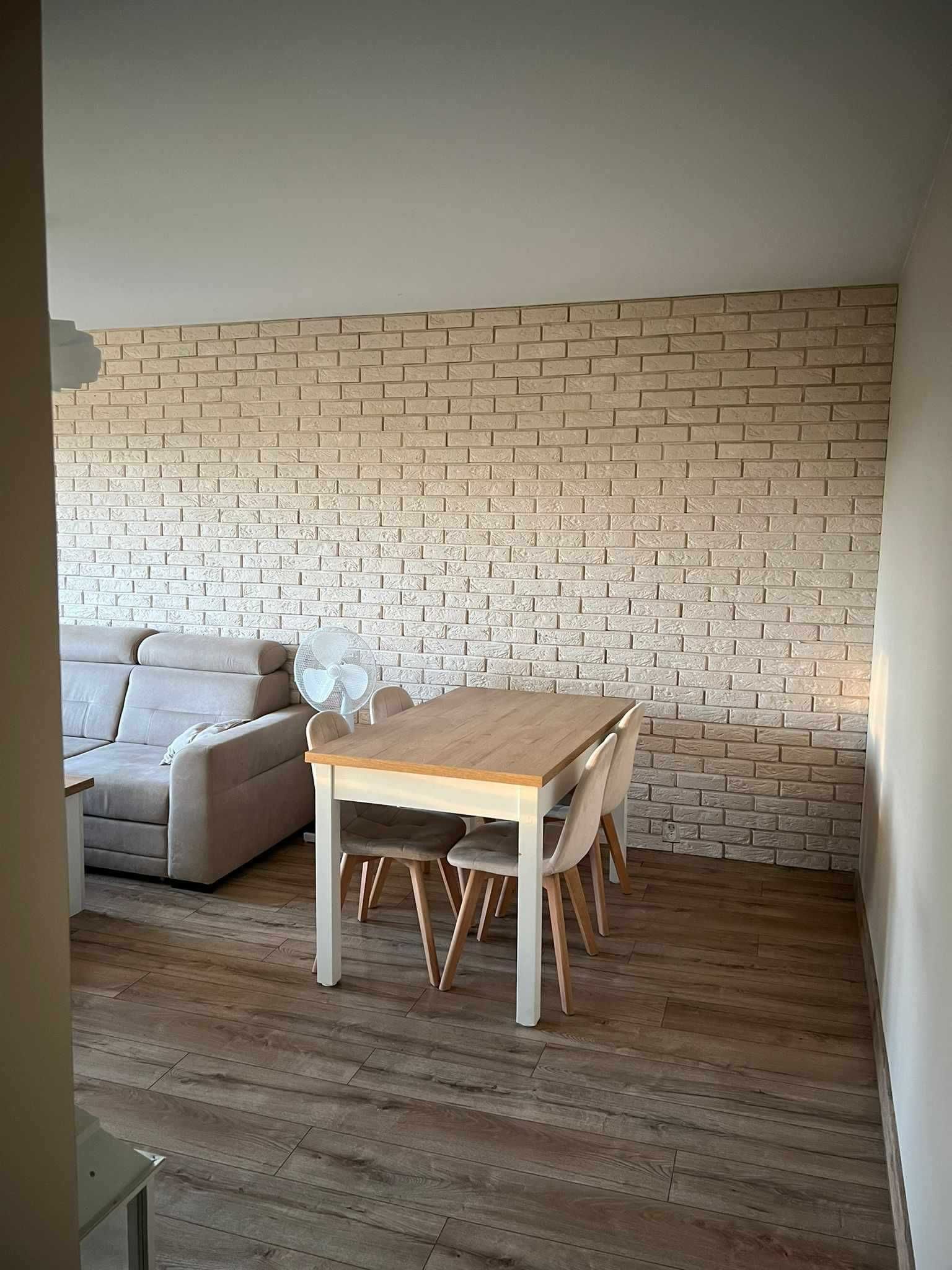 Mieszkanie  3 pokoje +mozliwosc  dokupienia garazu i dzialki rod .