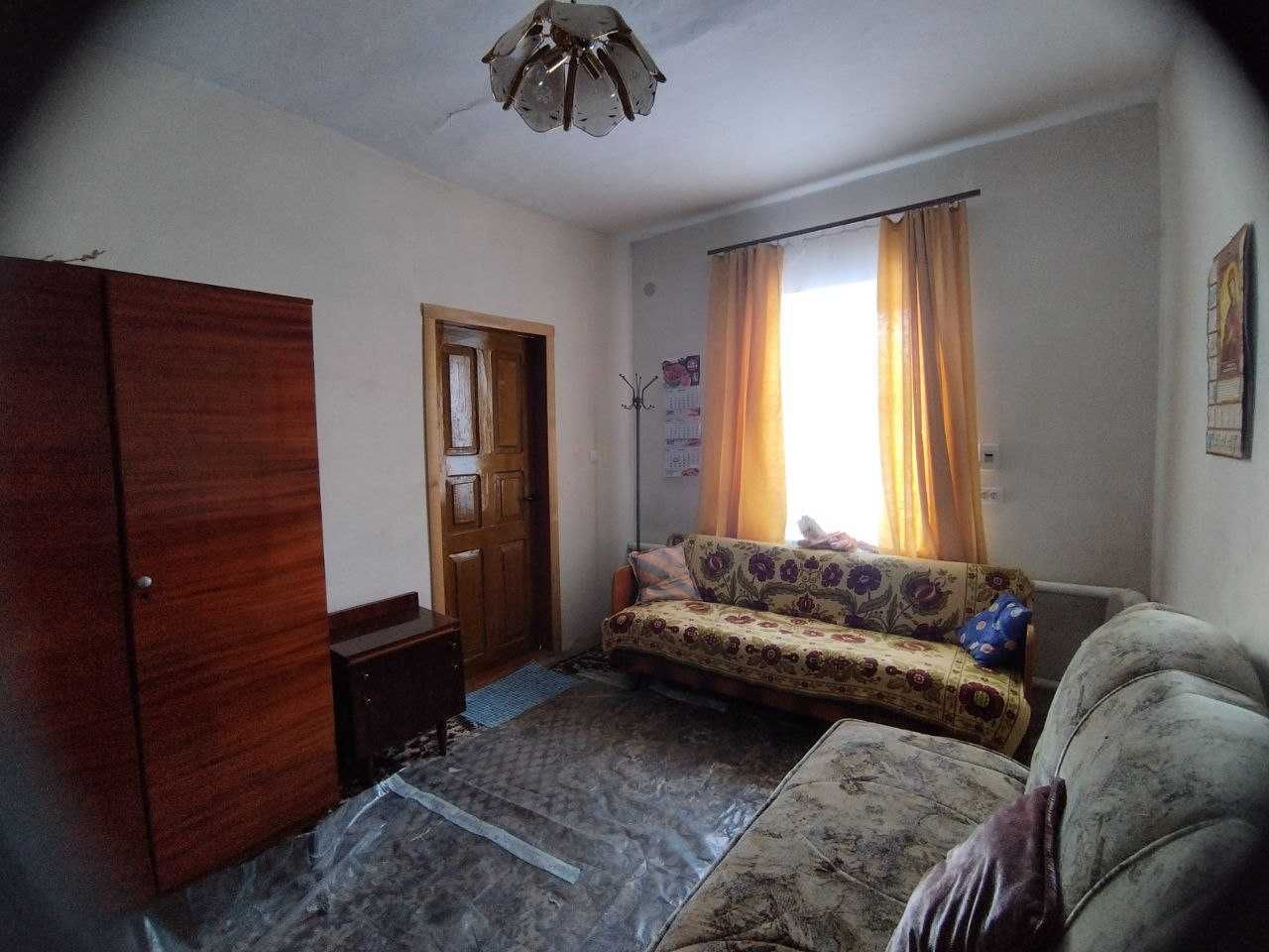 Половина  Будинку Близько центру н