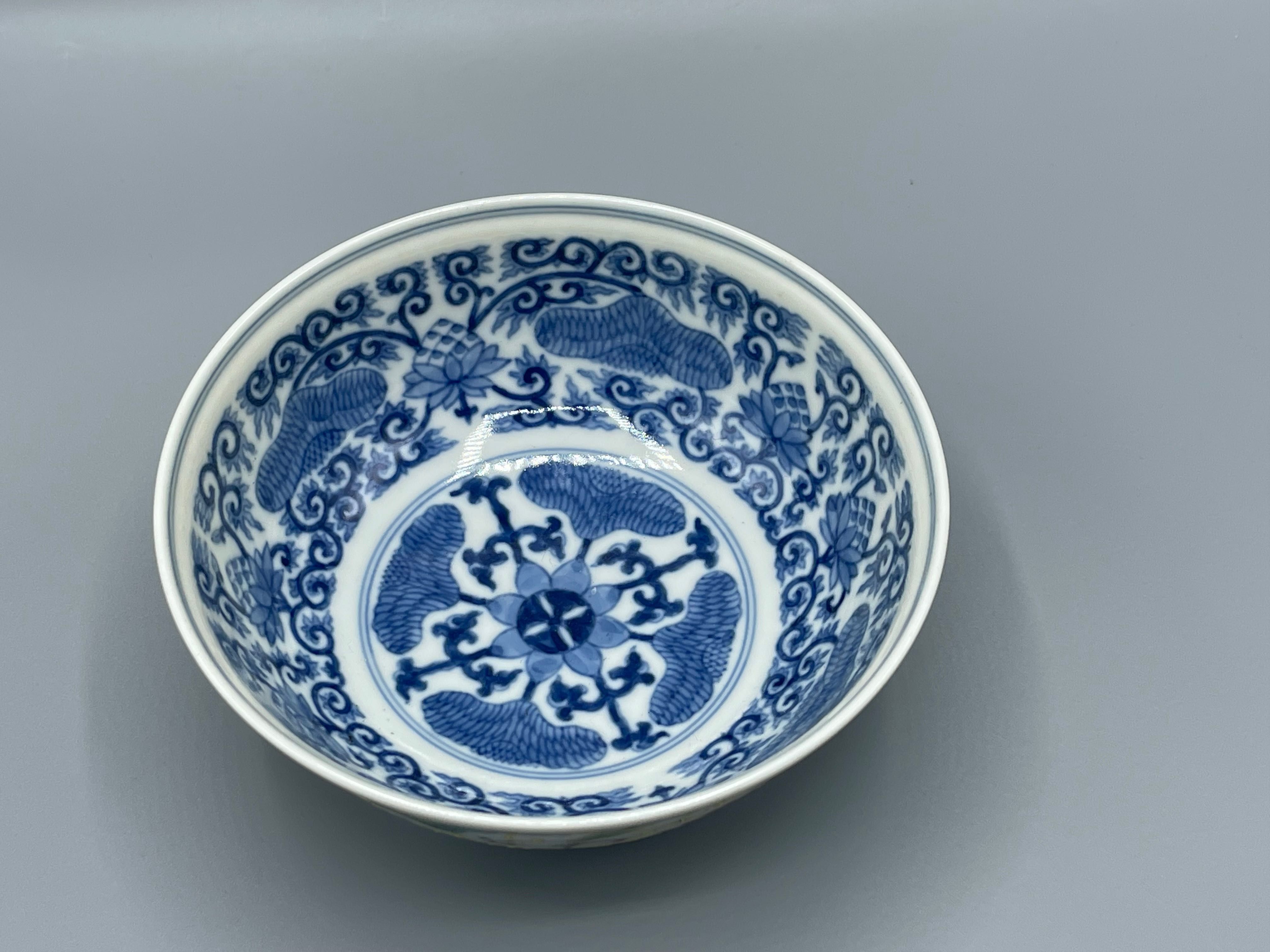 Taça em porcelana chinesa dinastia Qing