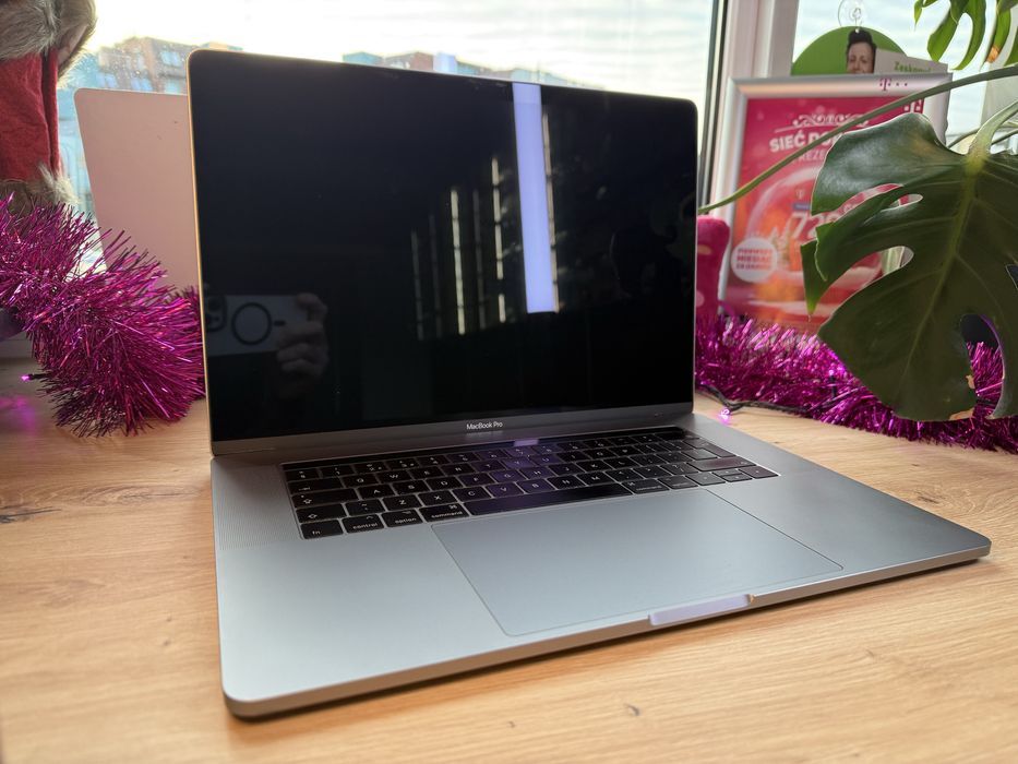 Komputer laptop Apple MacBook Pro 15,6” 512/16Gb / i7 / Radeon 4Gb !