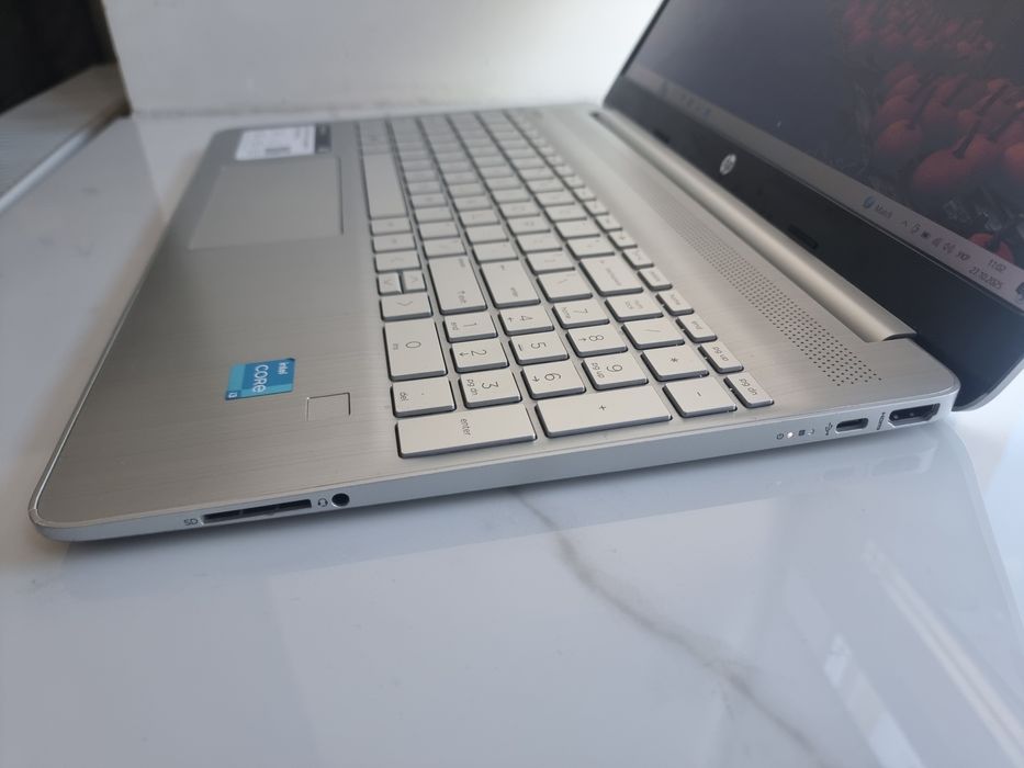 HP  / Core i3-1125G4  / RAM 8gb / FHD
