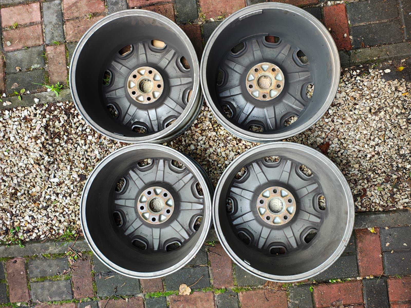 Felgi aluminiowe Audi 17 cali  7.5J Et40
Felgi proste, nie spa