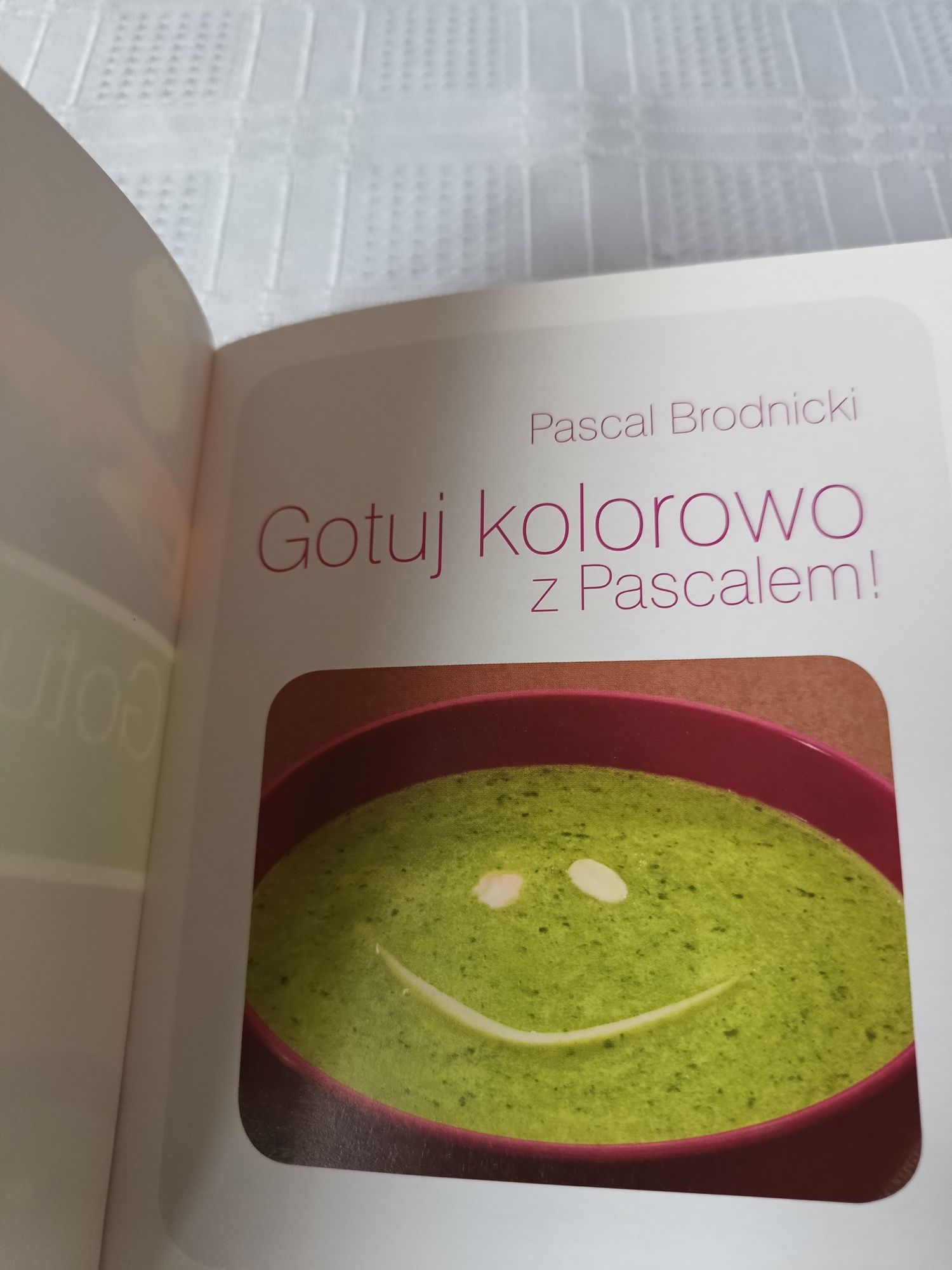 Książka kucharska  "Gotuj kolorowo z Pascalem!" z płytą CD