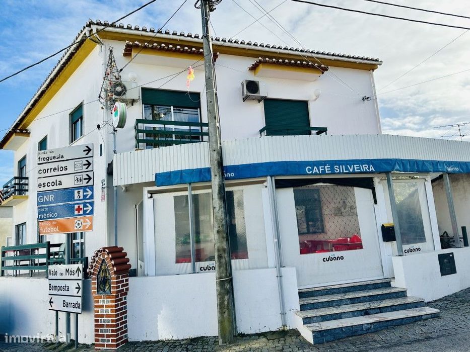 Moradia tipologia T3 e café/ restaurante