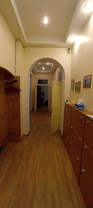 Продам 5 комнатную квартиру в Центре города  парк Глобы