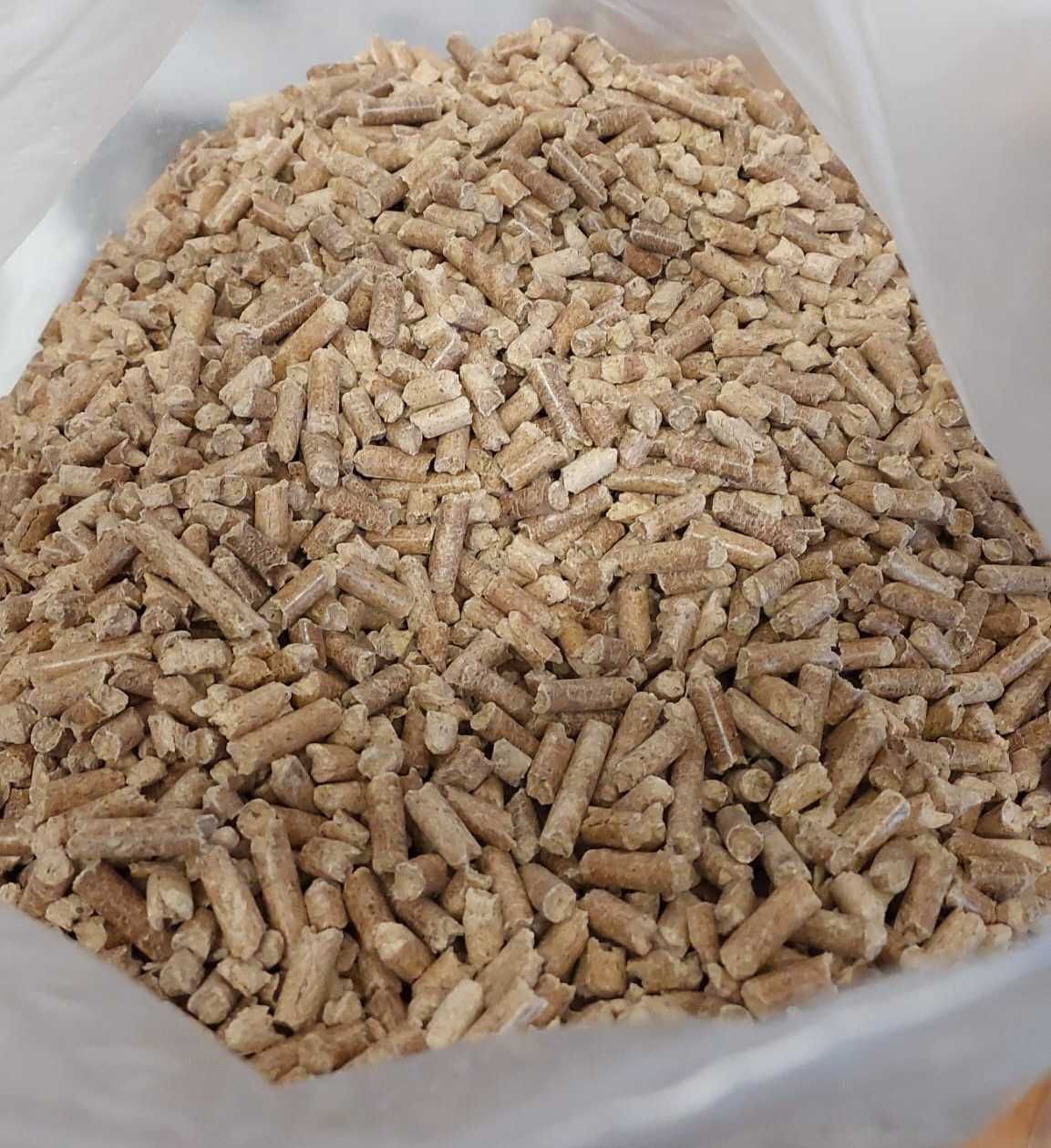 POLVITA Pellet drzewny sosnowy 6 mm detal