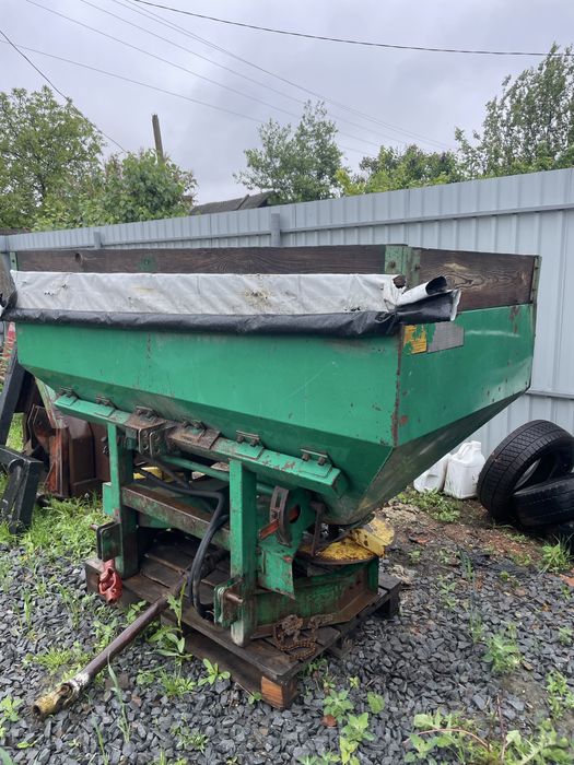 Розкидач міндобрив