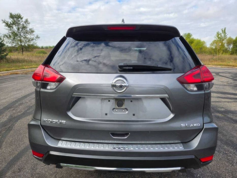 Nissan Rogue SL      2017