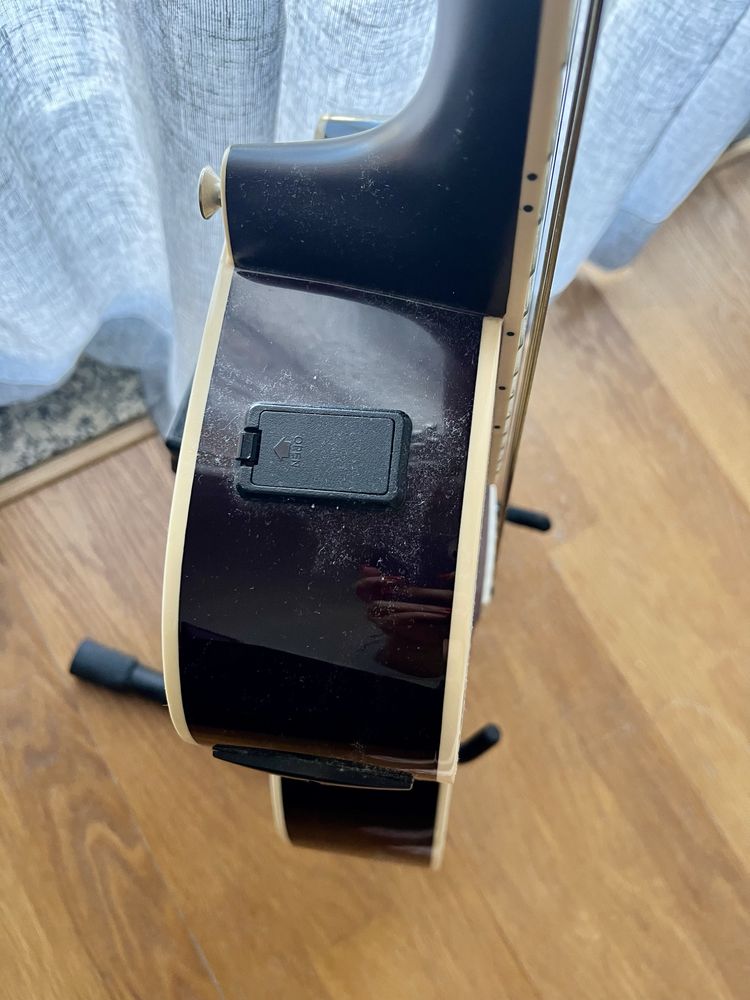Guitarra semi acústica Yamaha APX 600 Sunburst